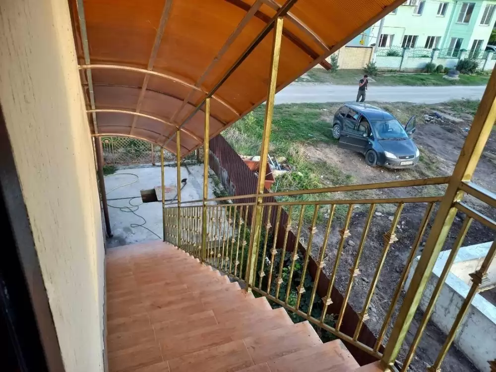 отдельный вход на второй этаж