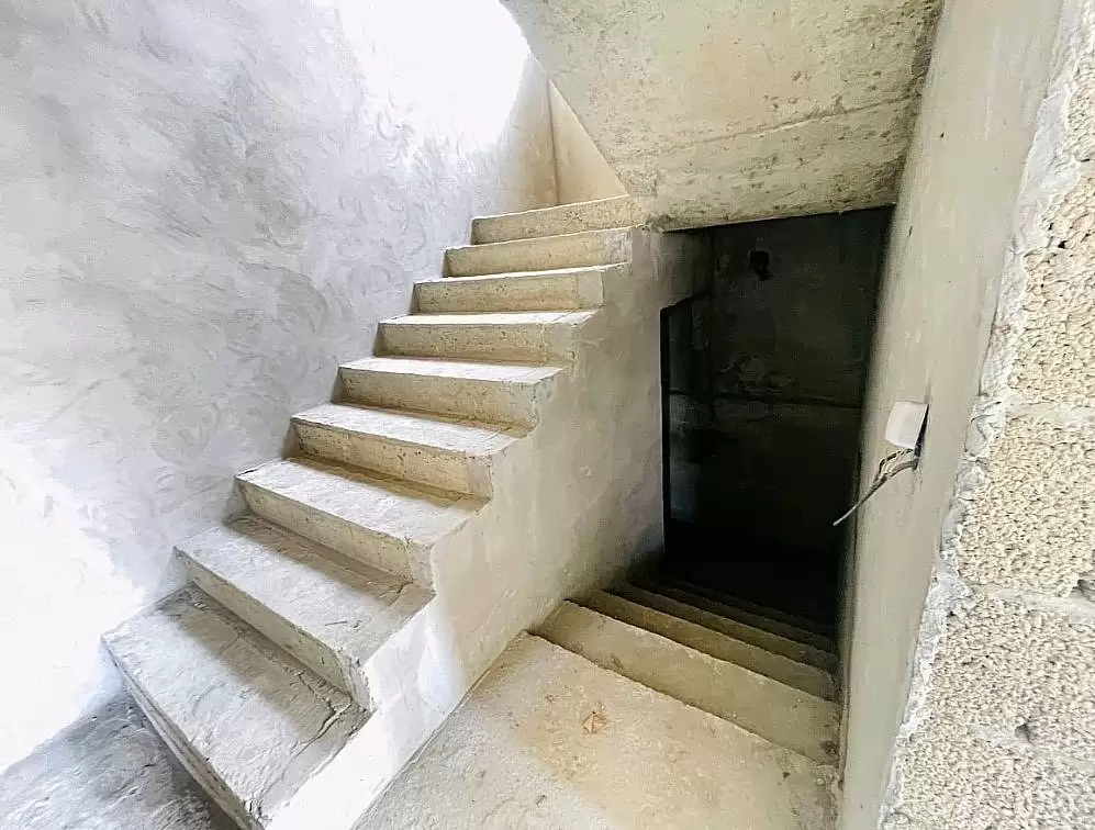 1000828819